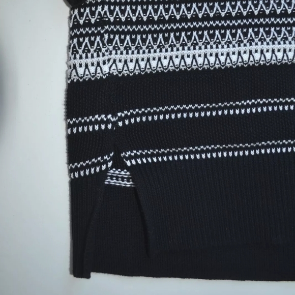 Vince. Oversized V-Neck Striped Sweater Size XS - Picture 10 of 13